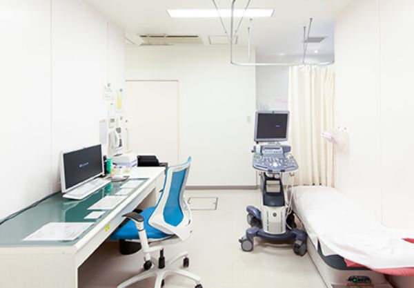 浅川産婦人科診察室の画像