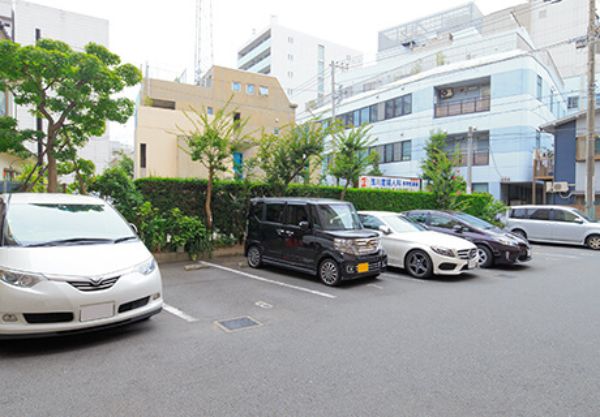 浅川産婦人科駐車場の画像