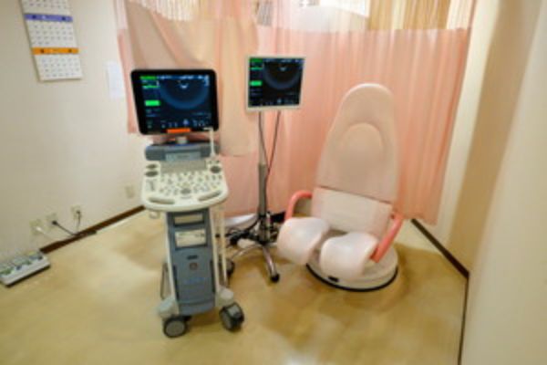 ノア・ウィメンズクリニック内診室・超音波診断装置の画像